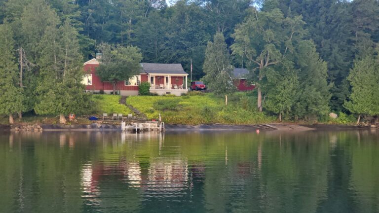 Beautiful Cottage on Seymour lake